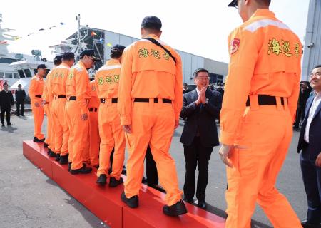 2025年1月10日行政院長卓榮泰出席「長濱艦交船、CG612命名下水、PP-10096、PP-3525交船聯合典禮」S__137781252_0.jpg